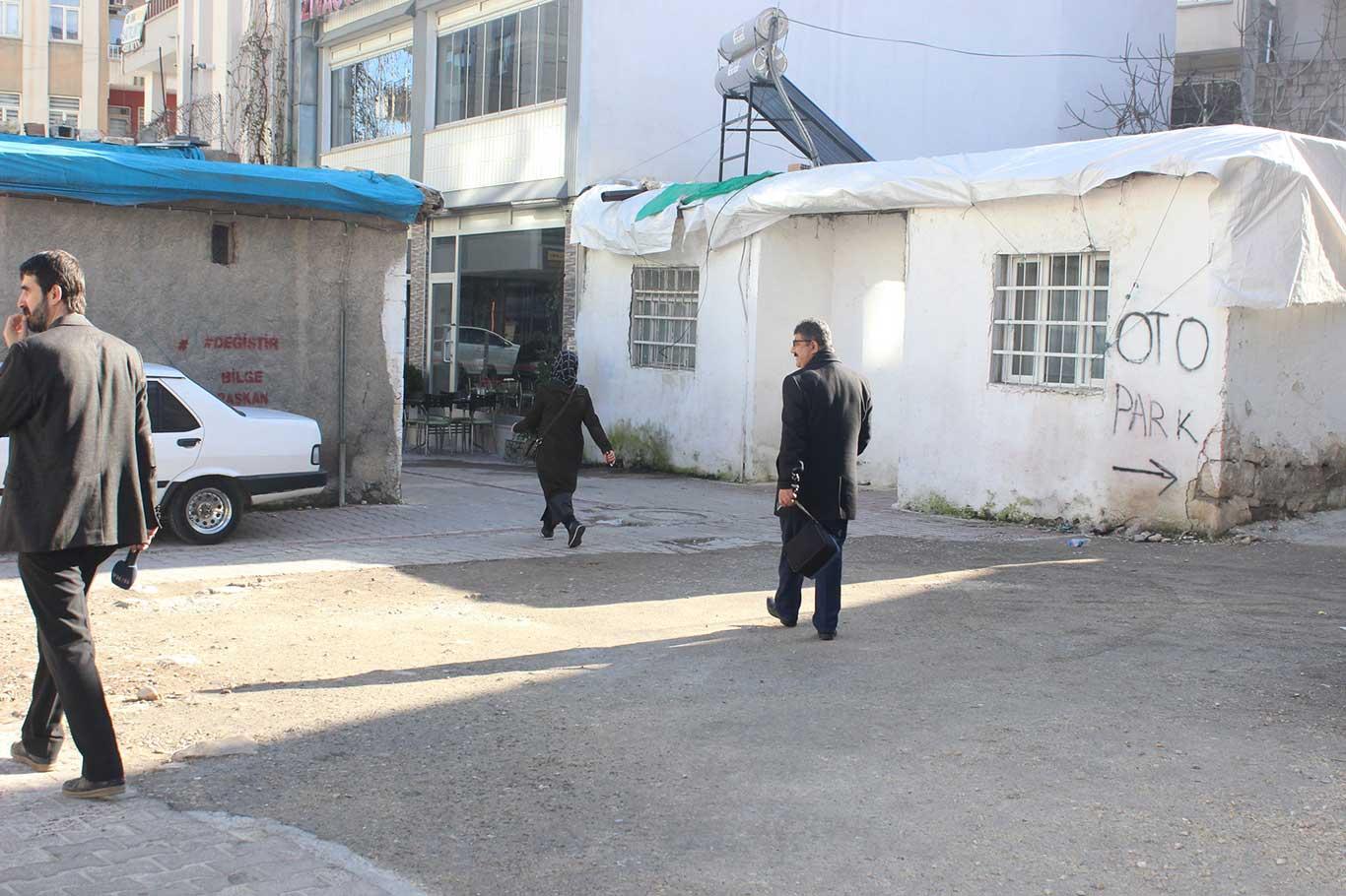 "Mahalle sakinleri yetkililerden hizmet bekliyor"